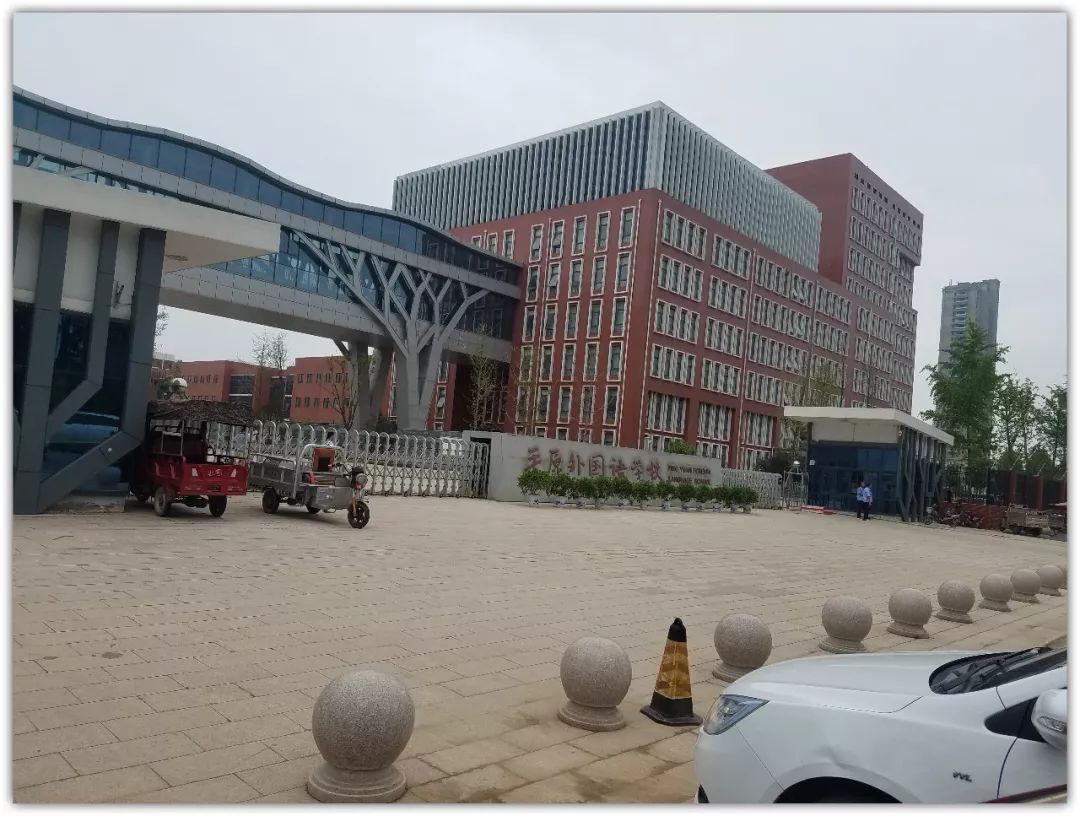 知名学校也有郑州外国语学校平原校区,滨湖小学,滨湖幼儿园以及龙源