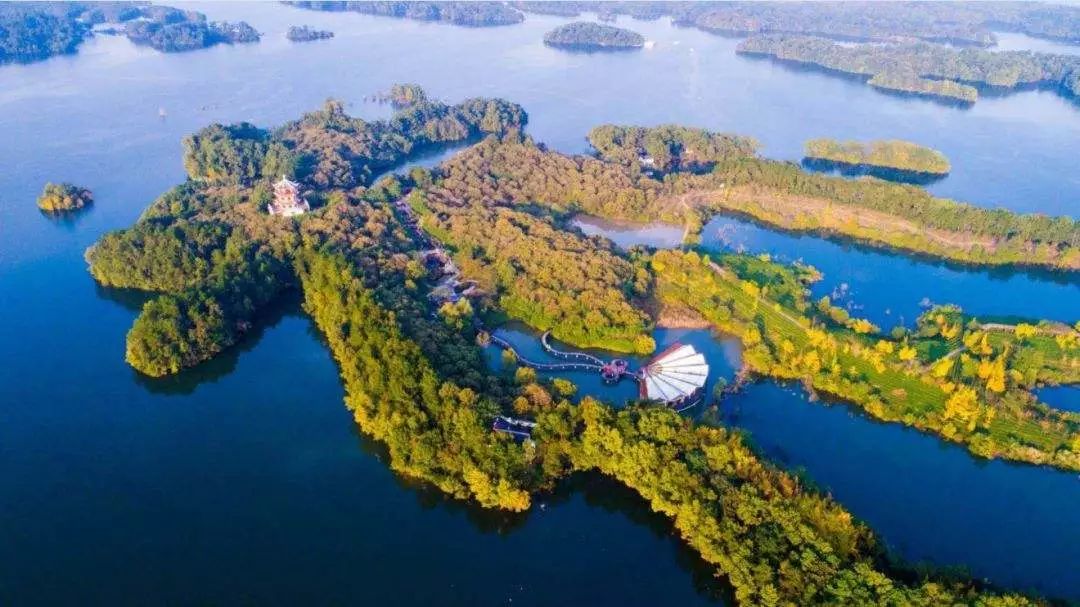 世茂申根古镇、融创影视基地、华侨城欢乐谷……信阳南湾片区未来的恢宏篇章!